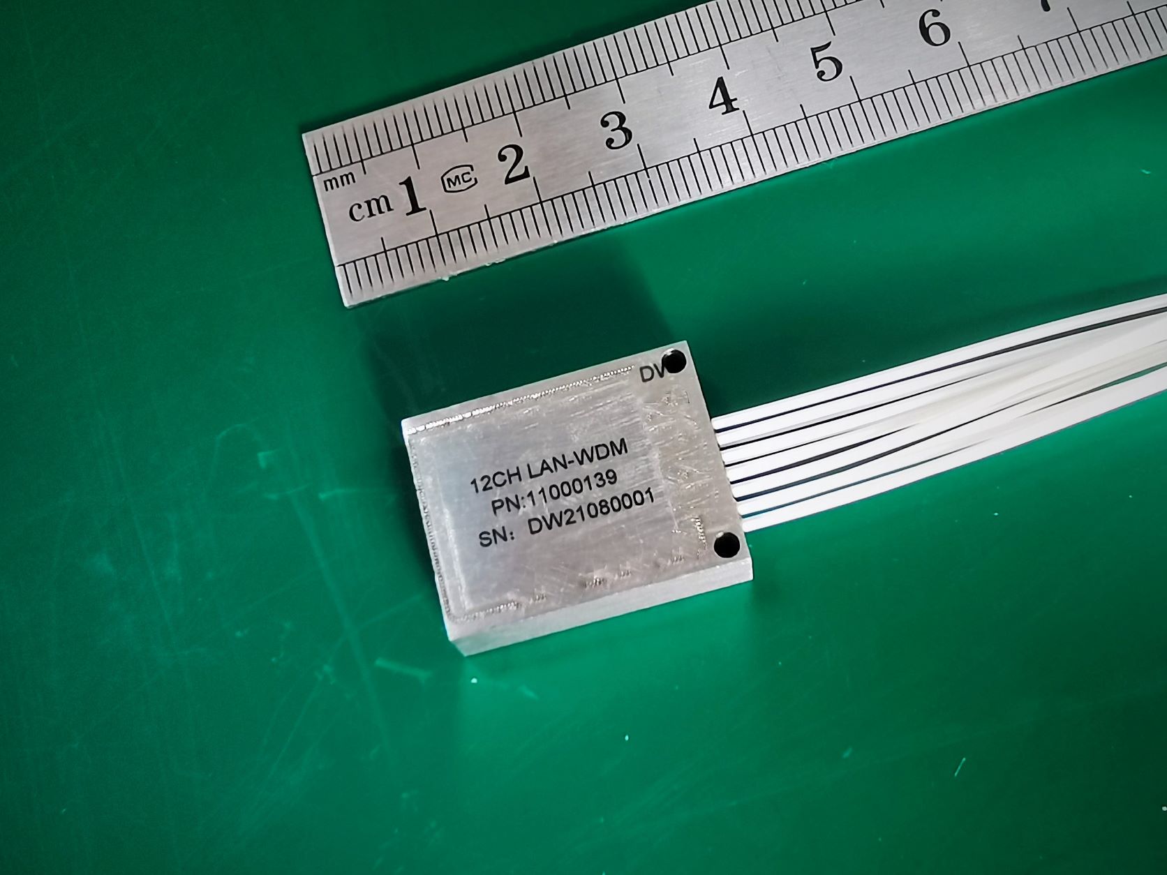 低插损、低色散和微型化封装的16通道 LWDM波分器件应用于5G网络带宽升级，无需温控、无需机架，挂墙使用